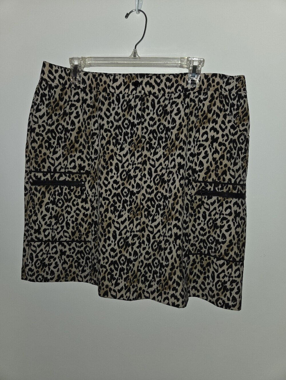 Chico's Zenergy Black Tan Golf Athletic Leopard Print Skort Size 14 Chicos 2.5